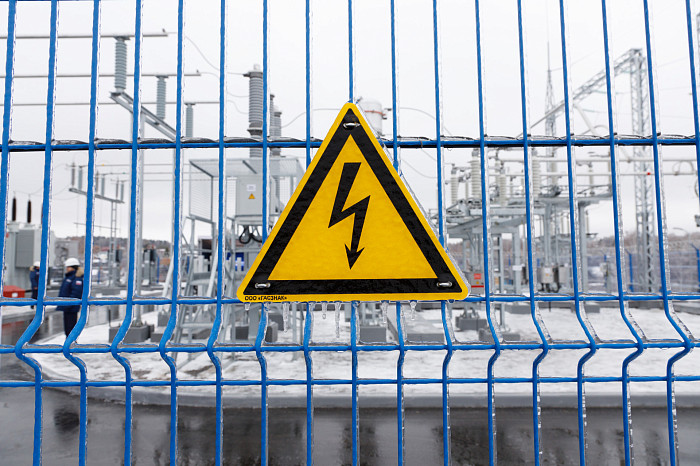 Дюмину и гендиректору «Россетей» Рюмину показали новый питающий центр в Туле