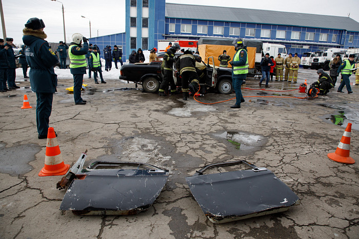 В Туле прошли соревнования среди спасателей по ликвидации последствий ДТП