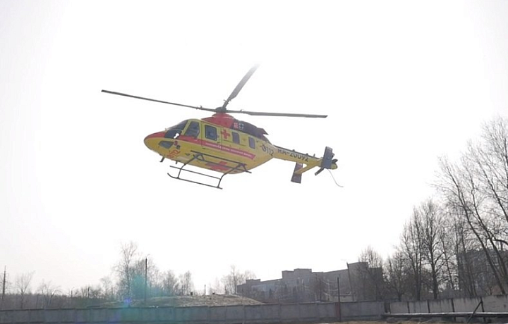 Тульские медики на вертолете прилетели к пациенту из затопленного села в Одоевском районе
