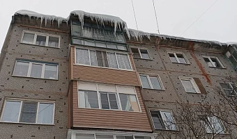 В Новомосковске 14 УК не убирали снег на крышах и во дворах 56 домов