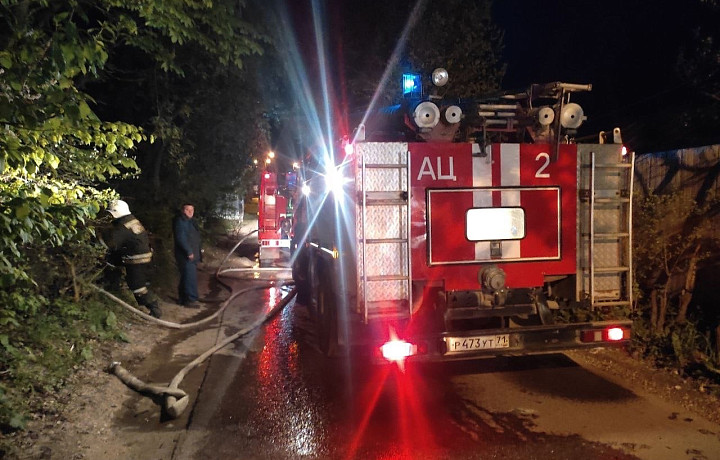 В тульском поселке Плеханово сгорел частный дом