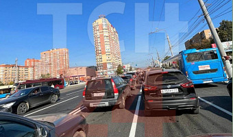 На проспекте Ленина из-за трех ДТП образовалась большая пробка