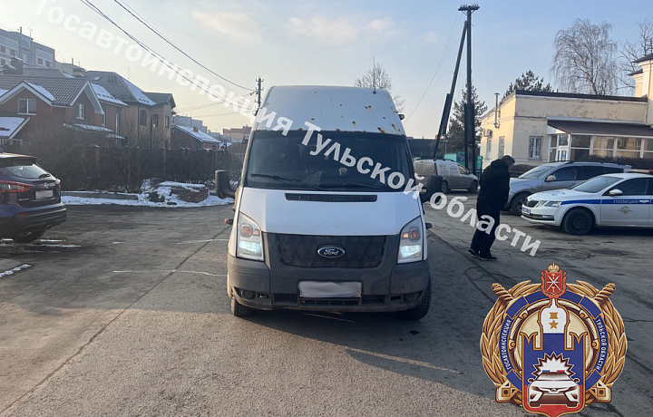 Водитель микроавтобуса насмерть сбил пенсионерку на улице Декабристов в Туле