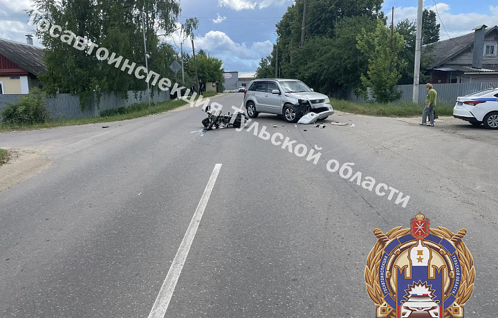 В Богородицке внедорожник столкнулся с мопедом