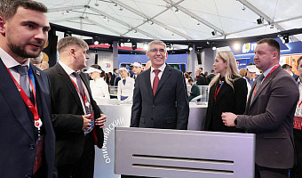 Тульский губернатор представил Дмитрию Чернышенко выставочную экспозицию о работе комиссии Госсовета по спорту