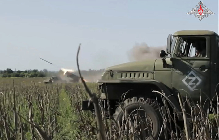 «В бою ни разу не подводила»: Минобороны опубликовало кадры работы тульских РСЗО «Торнадо-Г» на СВО