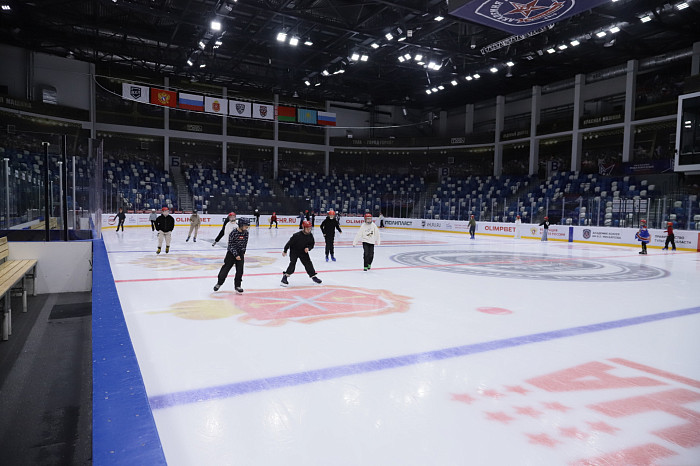 Сходил на бесплатные занятия и влюбился в лед: как тульских школьников учат кататься на коньках – фоторепортаж