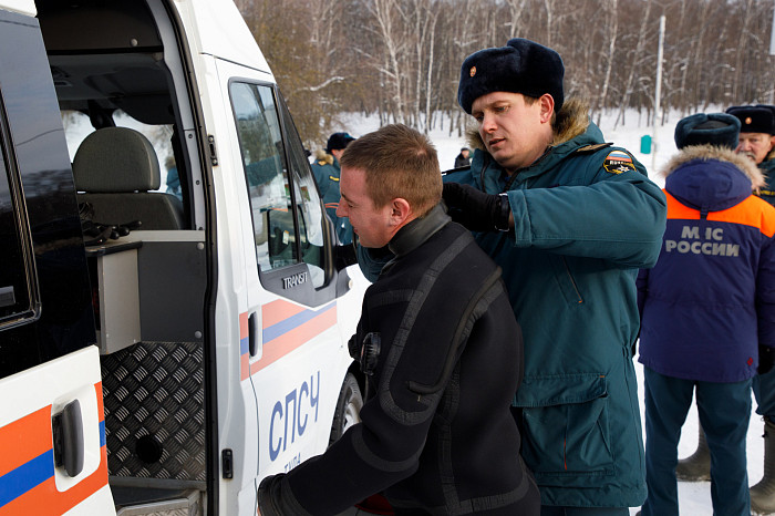 Тульские спасатели провели тренировку по спасению людей из водоемов