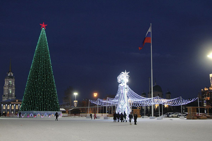 1 декабря на главной новогодней елке Тулы зажгли гирлянды