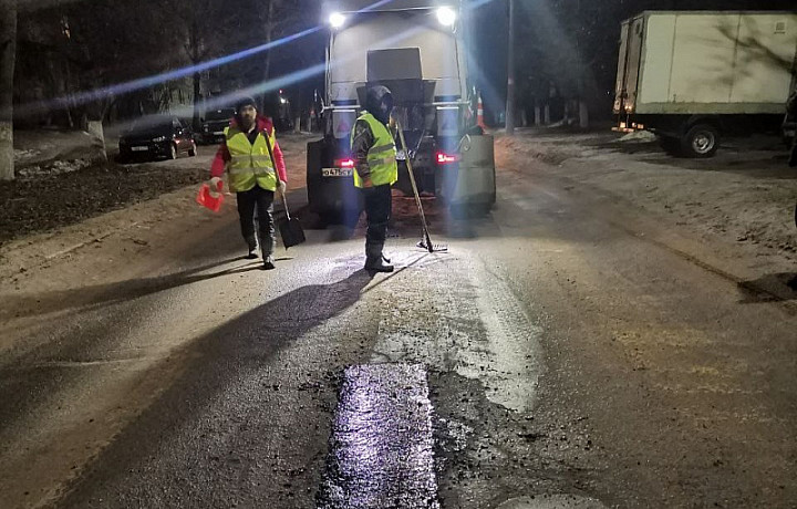 В Туле На улицах Степанова и Коминтерна ведут аварийно-восстановительный ремонт асфальта