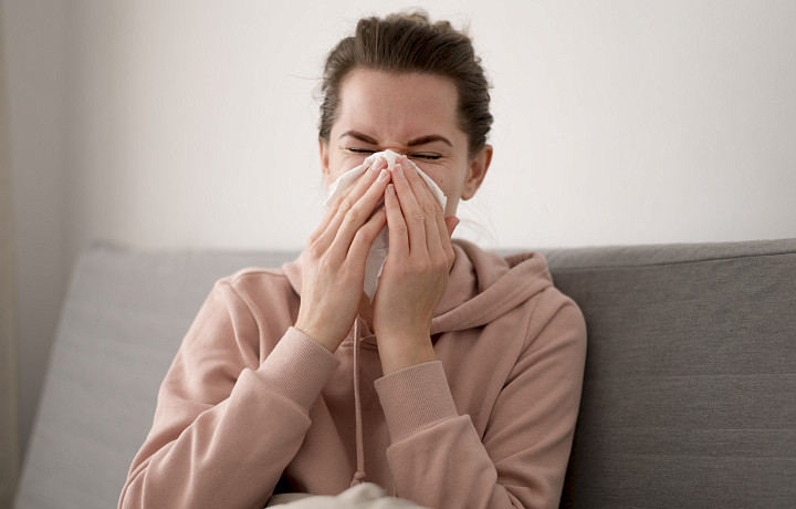 В России предложили бесплатно вакцинировать людей с аллергией на пыльцу