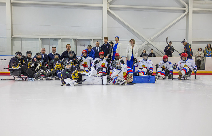 В Туле прошла открытая тренировка команд по следж-хоккею с участием ветеранов СВО