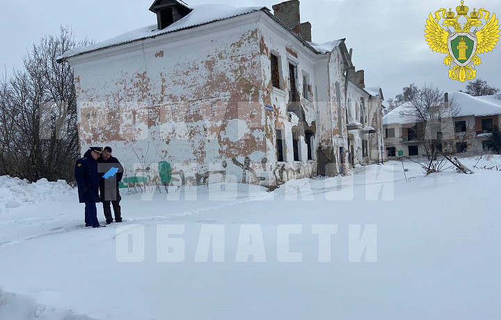 Прокуратура подала иск в суд против администрации Новомосковска из-за аварийной заброшки