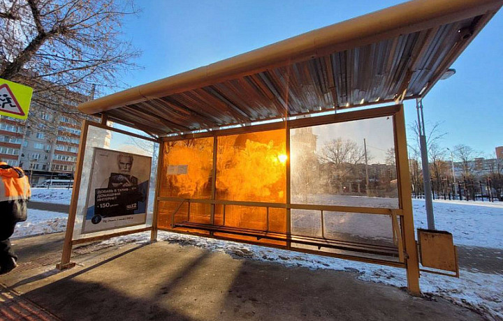 В Туле провели уборку остановочных павильонов