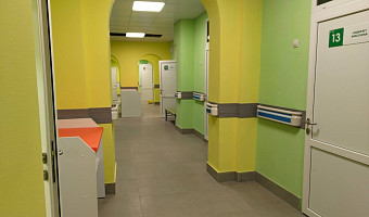 В Новомосковске завершается капремонт детской поликлиники на улице Коммунистической