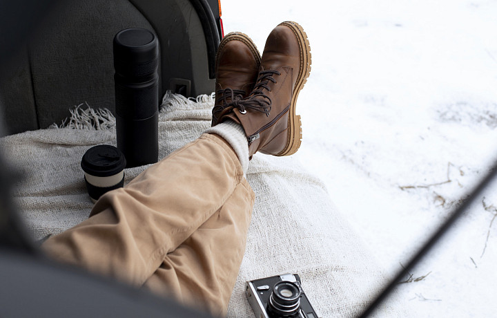 Иногда стоит начать не с лекарств, а с обуви: как правильно подобрать зимние ботинки, чтобы не мерзнуть и не болеть