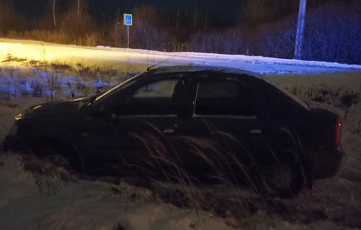 Нетрезвый водитель иномарки потерял управление и вылетел на обочину в Суворове