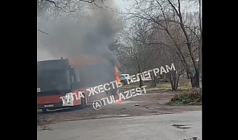 Автобус №7 загорелся в Туле на конечной остановке