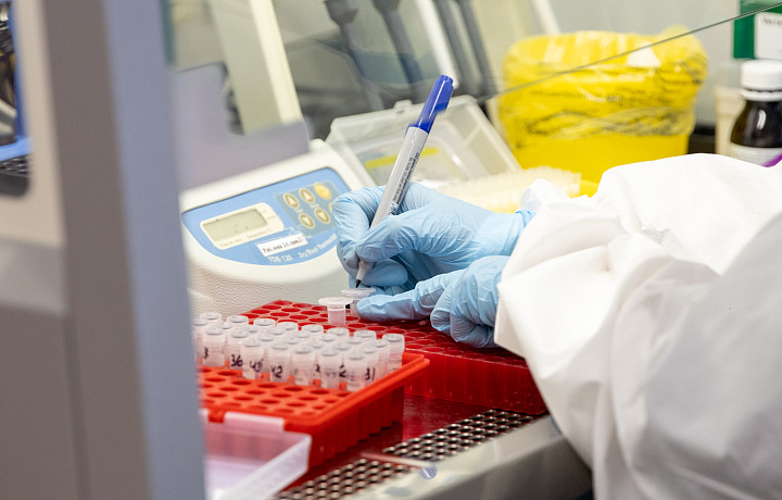 Врач-онколог назвала вздутие живота признаком развития рака