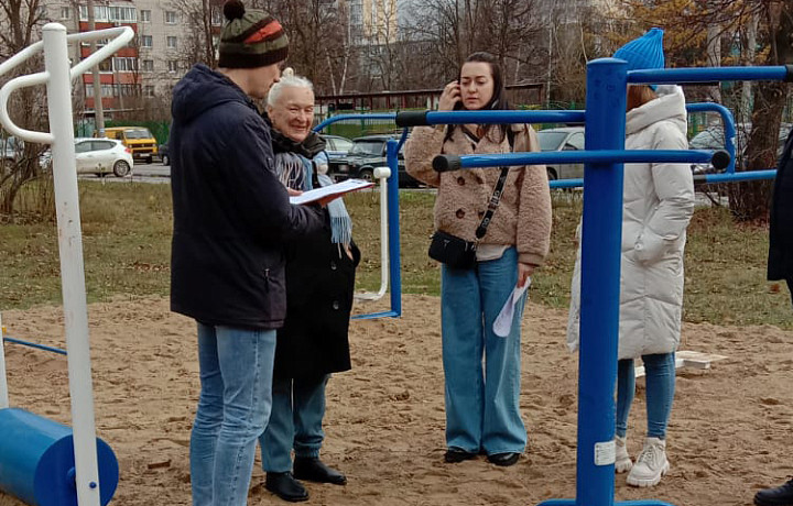 Во дворах на улицах Курковой и Пузакова в Туле установили спортивное оборудование