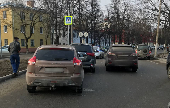 На улице Кирова в Туле столкнулись Lada и Mitsubishi