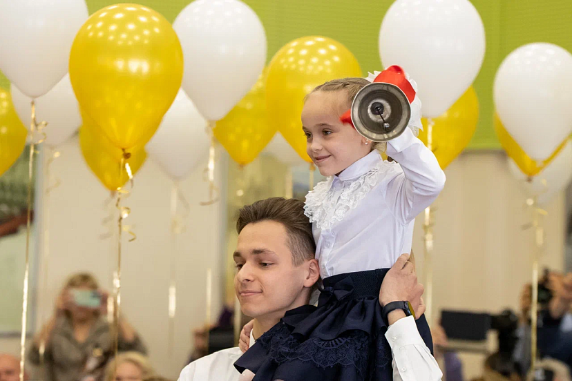 Минпросвещения назвало дни единых последних звонков и выпускных в 2026 году | ТСН24