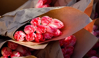 Цветы и украшения: что женщины хотят получить в подарок на праздники