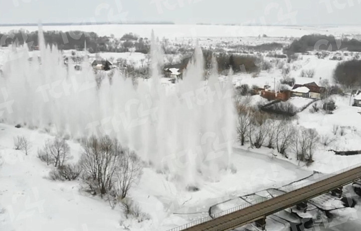 В Тульской области спасатели взорвали лед на реке Дон