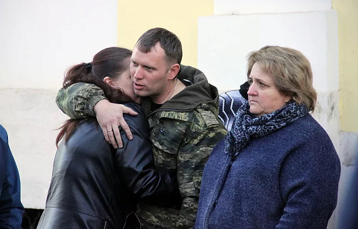 Новая группа мобилизованных отправилась из Алексина на боевое слаживание