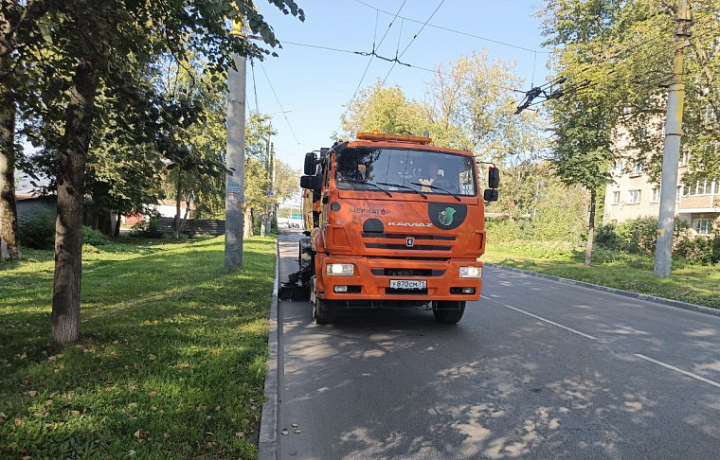 За сутки с тульских улиц вывезли 33 кубометра смета