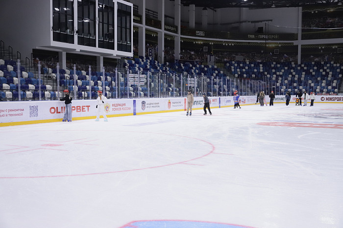 Сходил на бесплатные занятия и влюбился в лед: как тульских школьников учат кататься на коньках – фоторепортаж