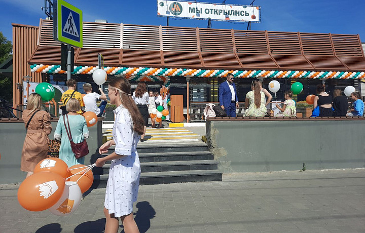 От 55 до 245 рублей за бургер: первый ресторан «Вкусно – и точка» обнародовал меню и цены на блюда