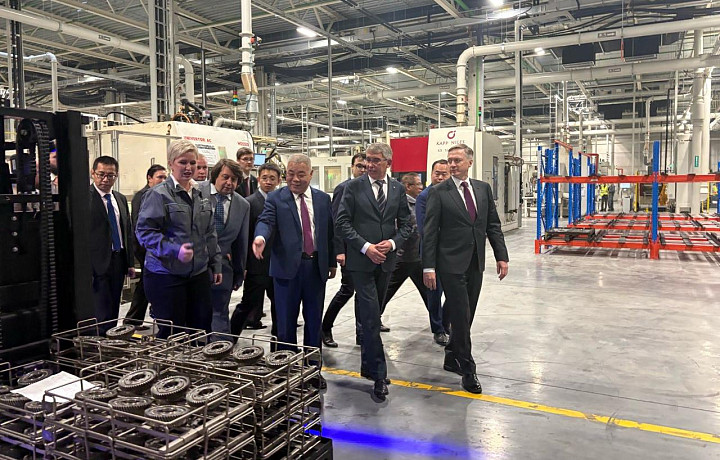 Дмитрий Миляев посетил завод HAVAL в Узловой