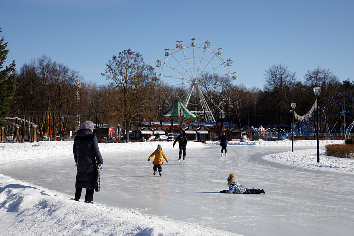 Дети на катке, бабушки – на качелях: в Тульскую область пришла календарная весна