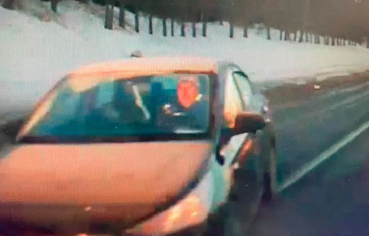 В Туле на видео попал момент с водителем, который едва не спровоцировал ДТП «на ровном месте»