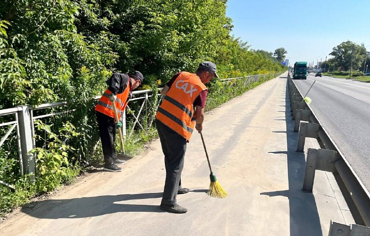 В Туле 30 июля продолжается уборка дорог и тротуаров