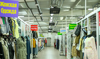 Продавцы ТЦ на Коминтерна рассказали, когда лучше покупать одежду и обувь к школе