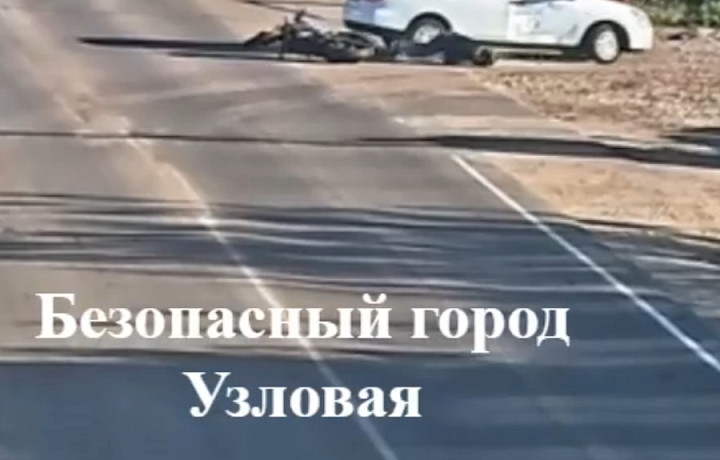 В Узловой водитель Nissan не заметил мотоциклиста и сбил его при повороте