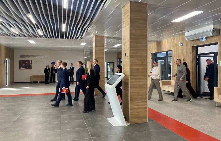 Дмитрий Миляев осмотрел школу в ЖК «Баташи парк – 2»