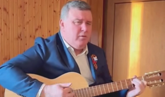 Глава администрации Тулы поздравил горожан с Днём Победы песней под гитару