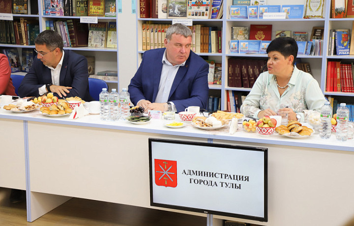 Глава администрации Тулы Илья Беспалов встретился с педагогами городских школ