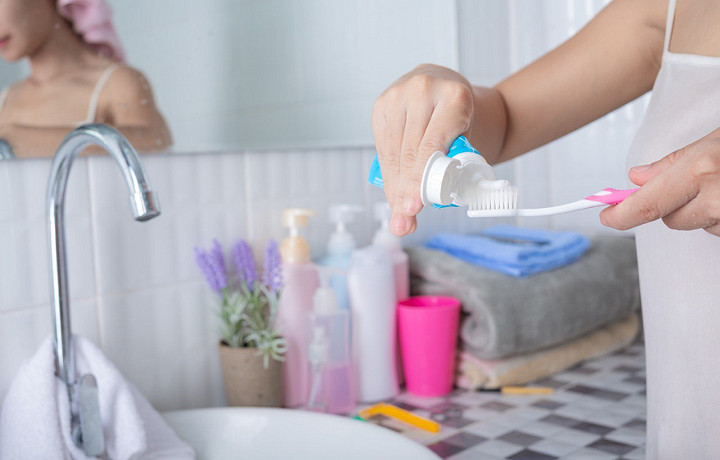 Грибок, бородавки, педикулез и герпес: а чем еще можно заразиться, если использовать одно полотенце или расческу