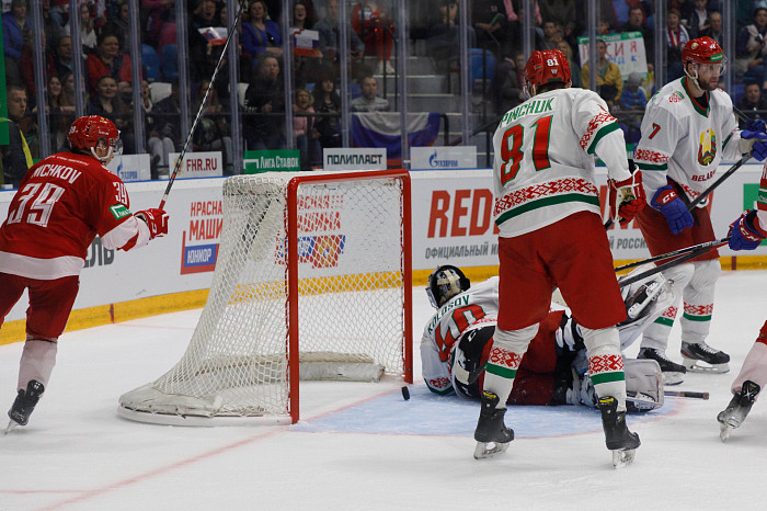 Фоторепортаж: как прошел матч между национальными сборными России и Беларуси