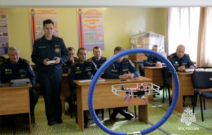 Тульских спасателей обучают пилотированию беспилотников