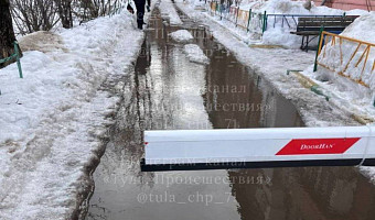 В Туле затопило дорогу на улице Сойфера