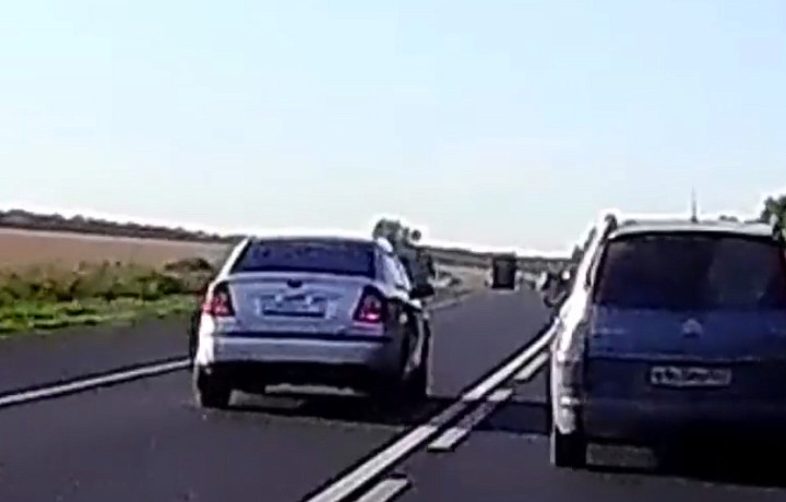 На трассе М-2 «Крым» в Тульской области Ford Focus чуть не устроил лобовое ДТП