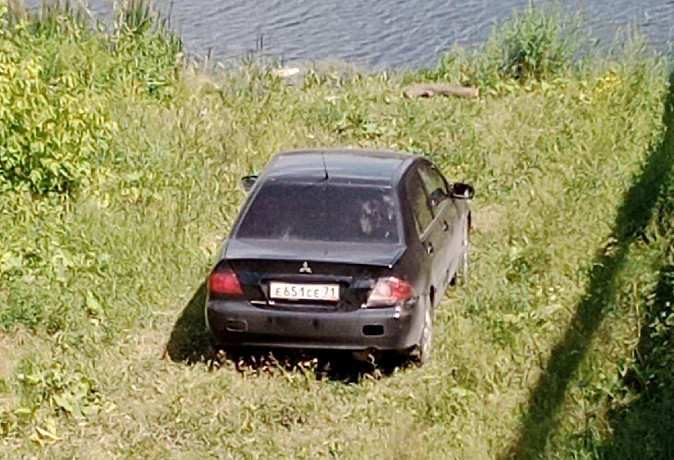 Брошенный автомобиль под Пролетарским мостом: Приехавшие на нем мужчины утонули в Упе
