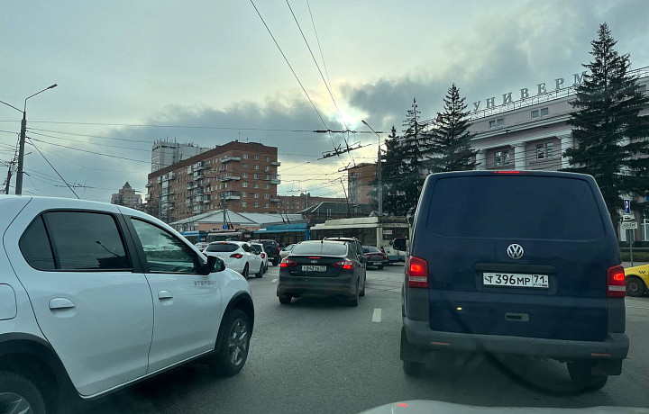 На улице Советской в Туле сломался троллейбус: образовалась большая пробка