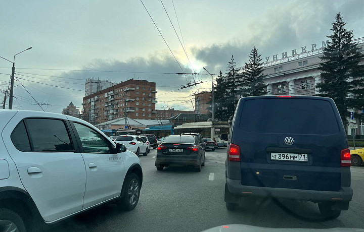 На улице Советской в Туле сломался троллейбус: образовалась большая пробка