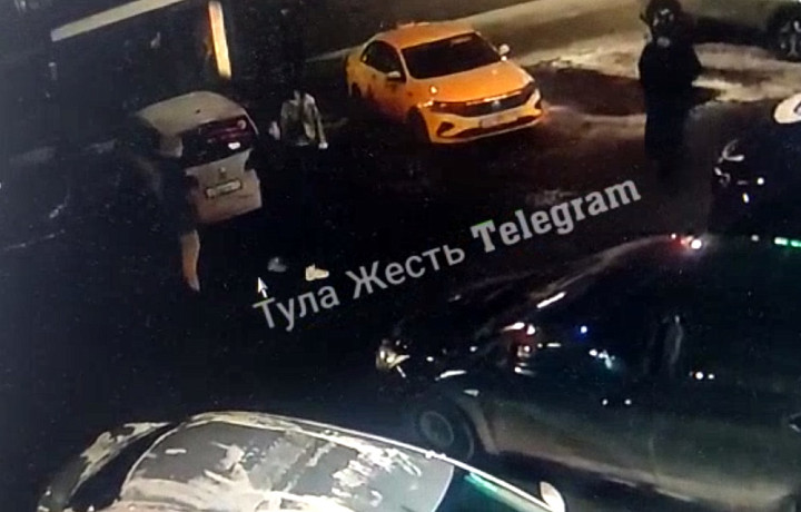 Двое мужчин избили 16-летнюю девушку на проспекте Ленина в Туле